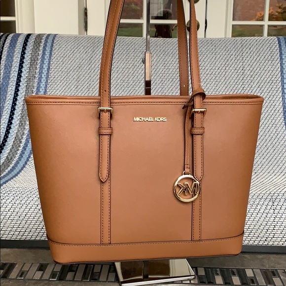 Michael Kors Bags Michael Kors Jet Set Should Tote - Picture 16 of 16